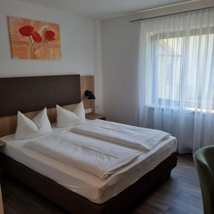 Hotel Garni Krone Гайслинген ан дер Щайге Екстериор снимка