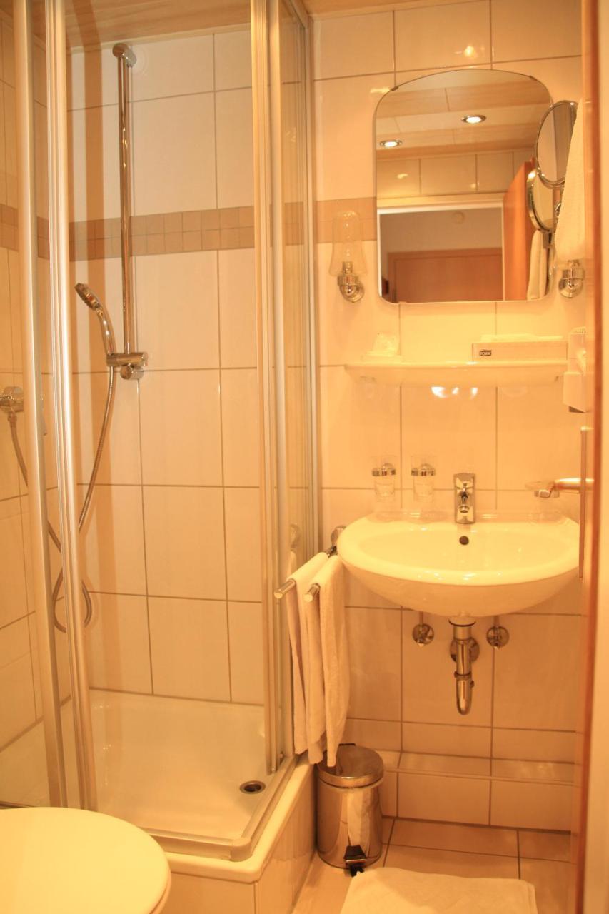 Hotel Garni Krone Гайслинген ан дер Щайге Екстериор снимка